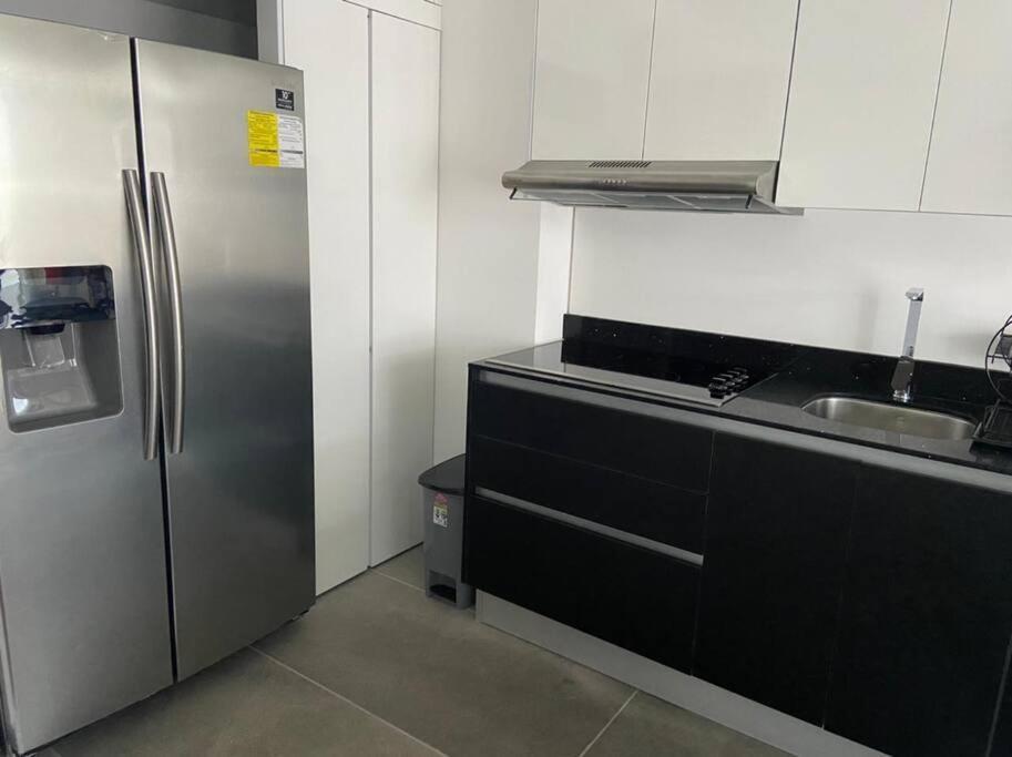 Moderno Apto Shift Zona 16, Cerca De Embajada Eeuu Y Explanada Cayala Γουατεμάλα Εξωτερικό φωτογραφία